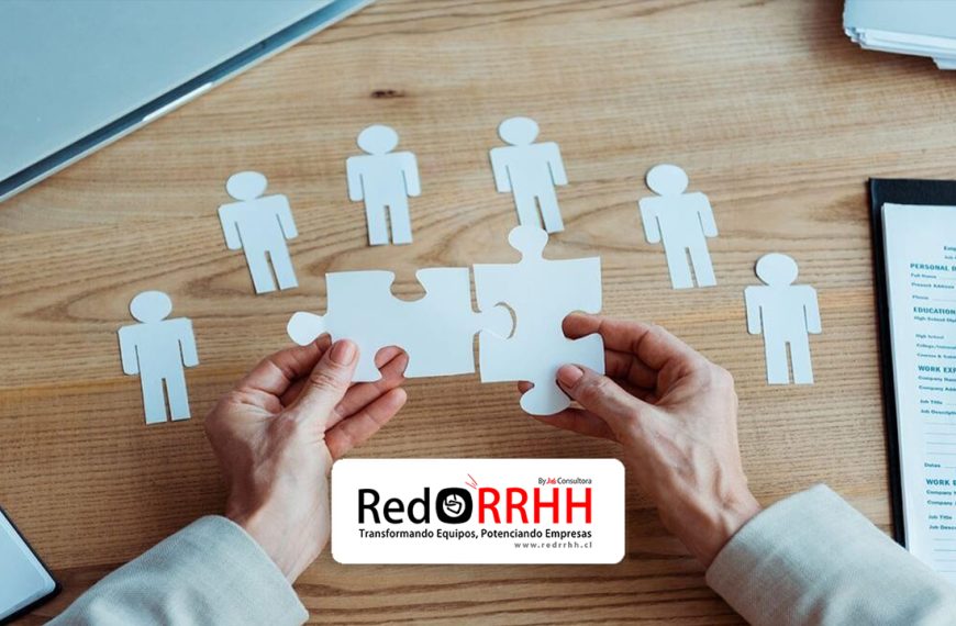 A medida que las organizaciones crecen, aumenta la complejidad de tareas como el pago de sueldos, la administración de contratos, el control de asistencia, la gestión de licencias médicas y el cumplimiento de la normativa laboral chilena. Frente a este escenario, muchas empresas optan por el outsourcing de Recursos Humanos como una solución estratégica.